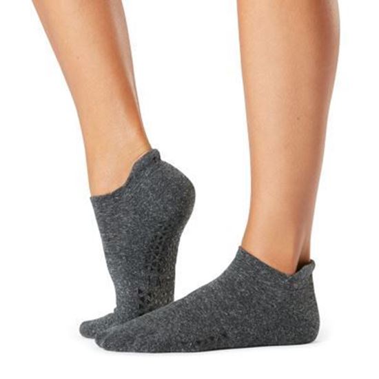 TAVI Women's Savvy Grip Socks - Pilates Socks with Grips for Women, Slipper  Socks for Pilates, Yoga, and Ballet, Barre Socks